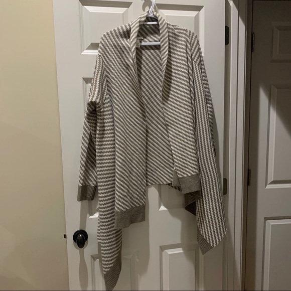 Liz Claiborne Sweaters - Liz Claiborne Cardigan Sweater Chevron Tan white